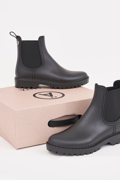 Druppel black waterproof boot from TANTA
