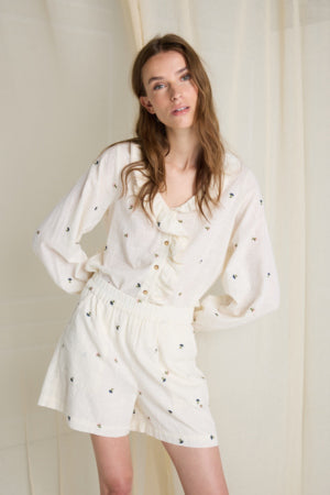 Flower embroidered cream Mary Shorts from Atelier Reve