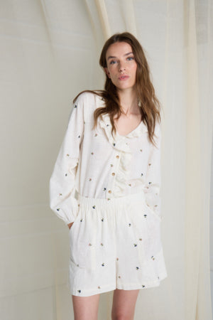 Flower embroidered cream Mary Shorts from Atelier Reve