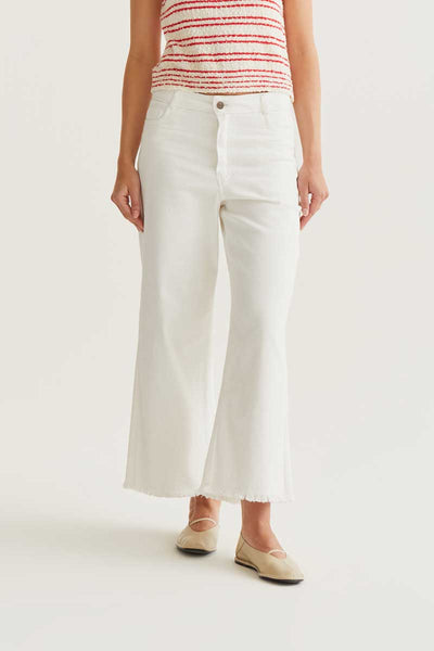 White Jeans With Raw-Cut Hem
