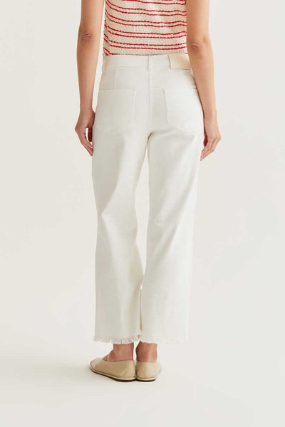 White Jeans With Raw-Cut Hem